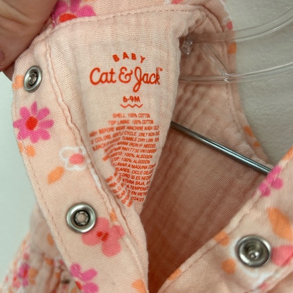 Cat and Jack Spring romper - Picture 3 of 3